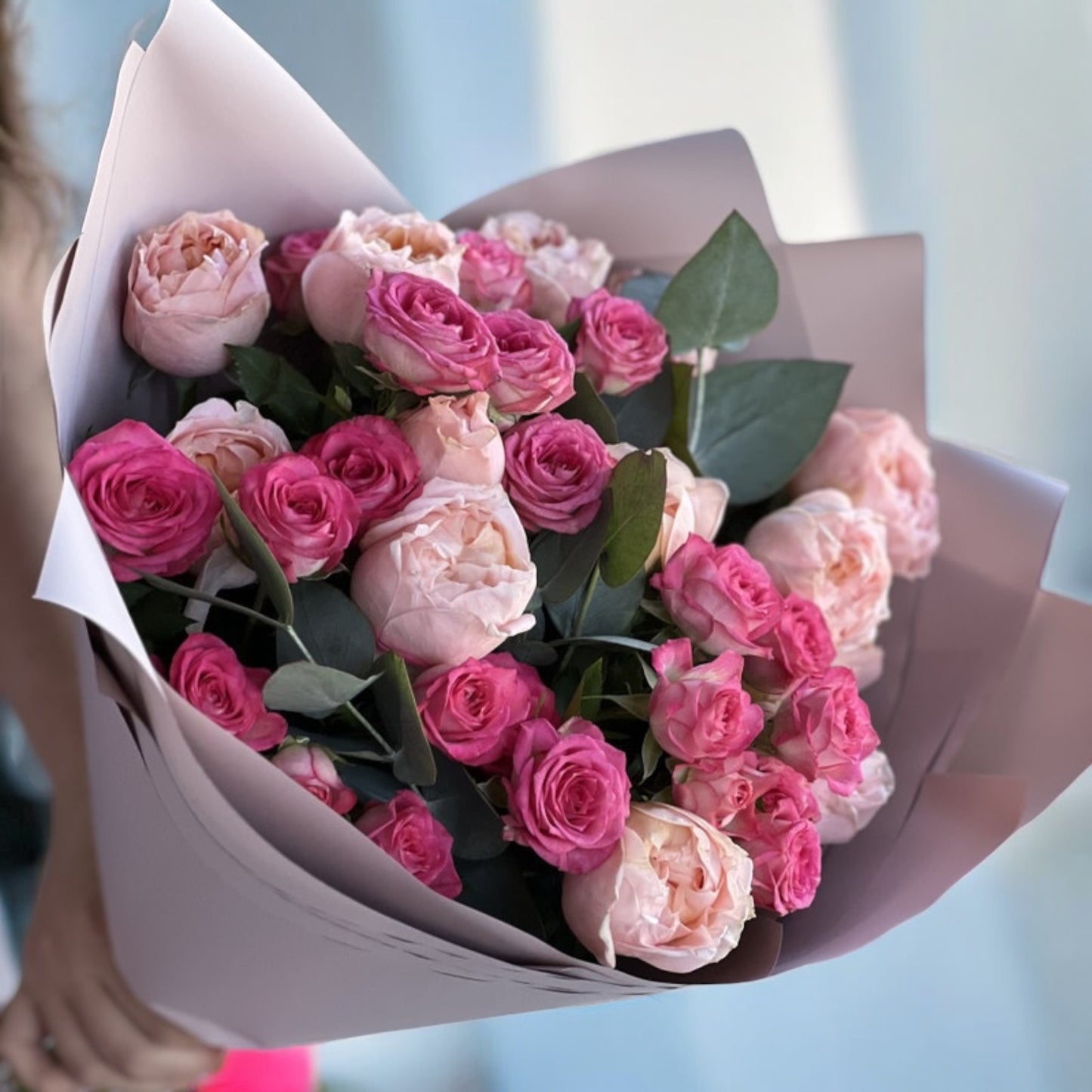 25 spray roses