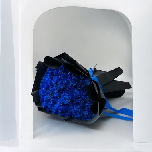 Elegant bouquet of fresh blue roses with same day delivery in Los Angeles, perfect for special occasions or gifts