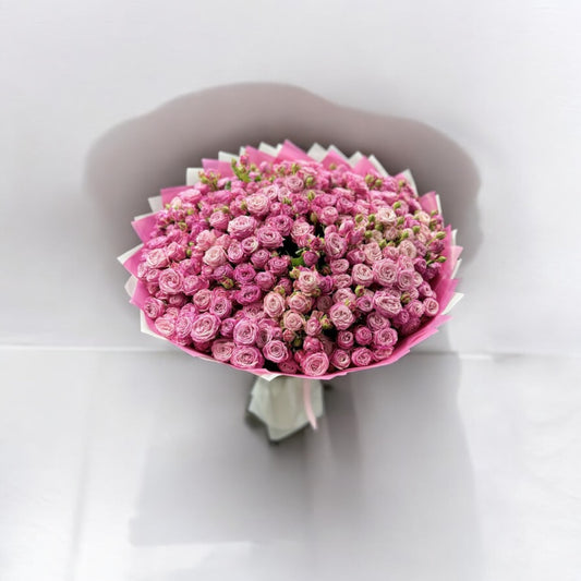 Beautiful bouquet of spray roses available for same day flower delivery, fresh and elegant gift from local florist with free shipping and next day option