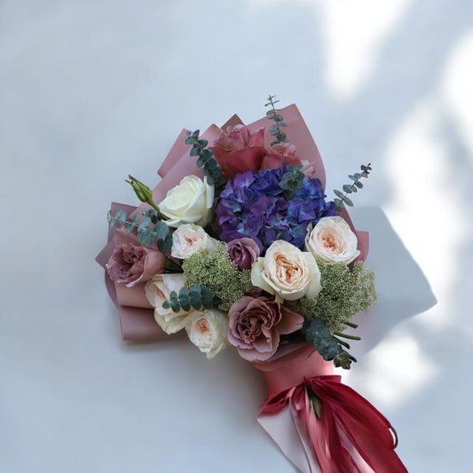 Bouquet of Roses and Hydrangeas