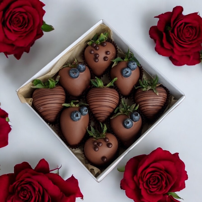 9 strawberries dipped in chocolate with blueberries