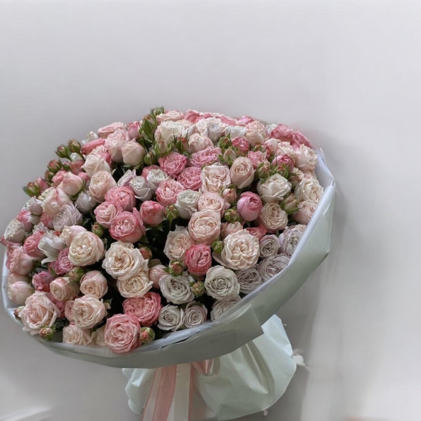 50 mixed spray roses