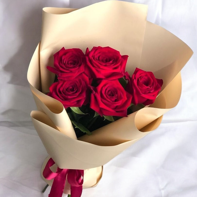 Bouquet of 5 red roses