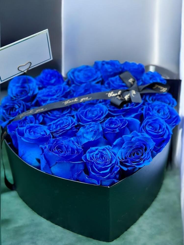 Elegant Blue Roses in a box (25 pcs)