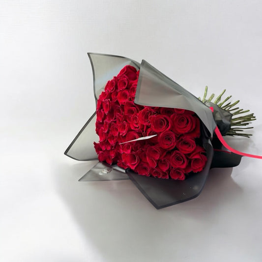 Fresh red roses bouquet with same day flower delivery in Los Angeles, send flowers online fast and reliable with free delivery
